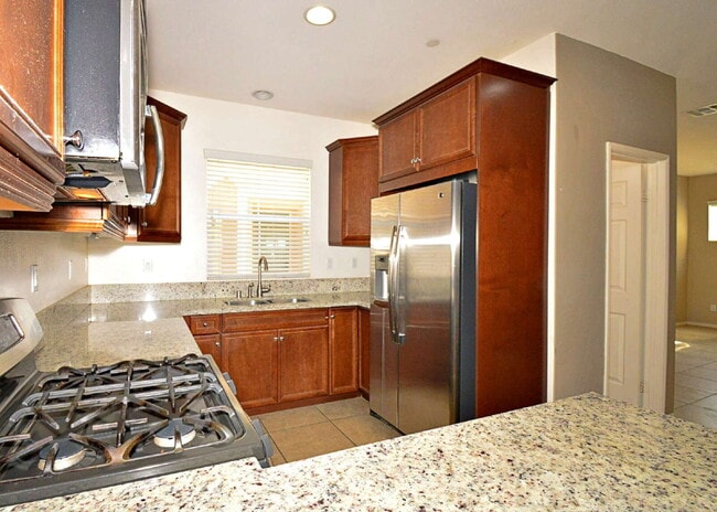 Building Photo - "Charming 3 Bed, 2.5 Bath Palm Desert Rental with Stunning Views and Modern Upgrades!"