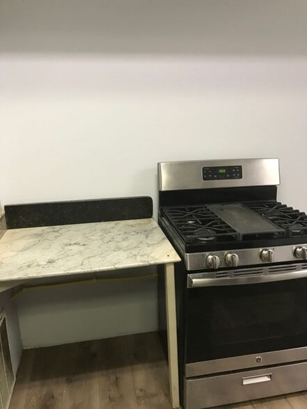 Building Photo - 464 Pratt St Ext