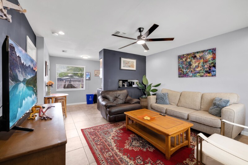 Building Photo - 1035 - 1037-1037 NE 32nd St