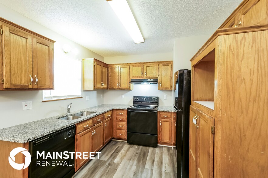 Building Photo - 17417 Montgall Dr