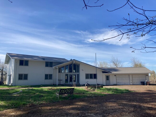 Primary Photo - Grand Home!