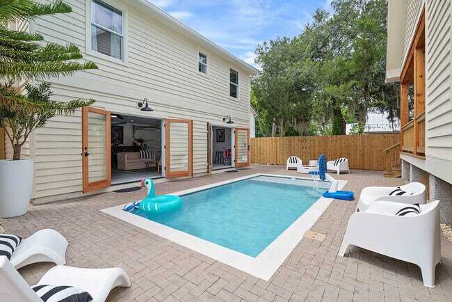 Building Photo - 30 W Castillo Dr