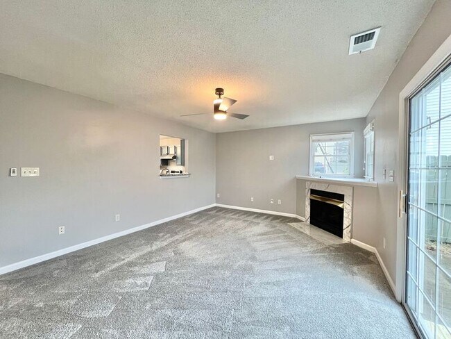 Building Photo - 302 Center Heights Ct