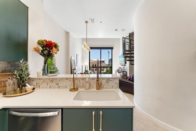 Building Photo - 801 S Olive Ave