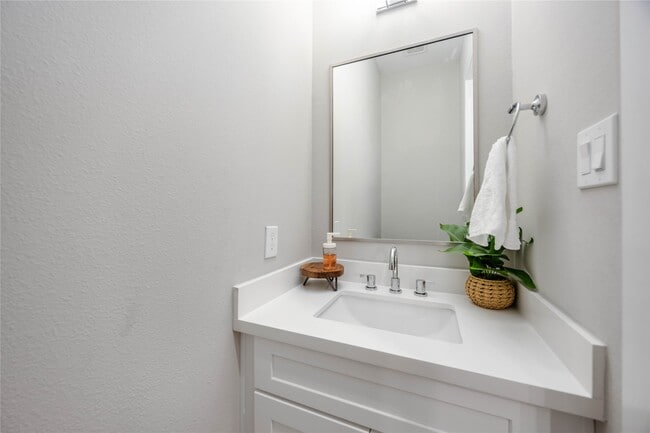 Building Photo - 2611 Huntington Creek Ln