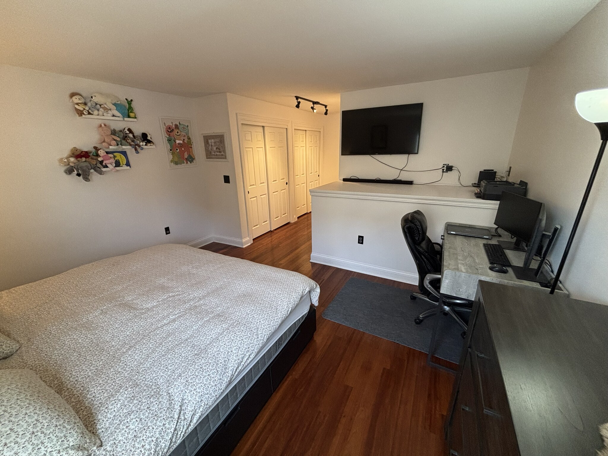 Building Photo - 1550 N Warren Ave