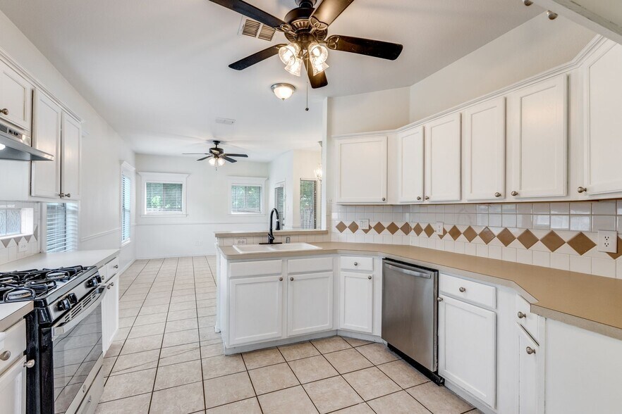 Building Photo - 200 Courtney Ln