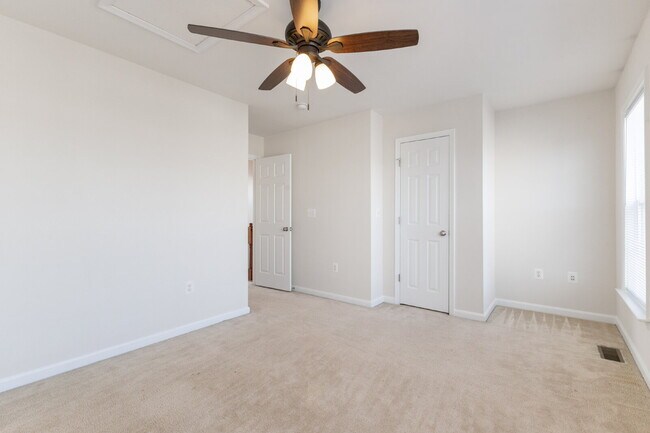 Building Photo - This beautiful townhouse has everything you need in a dream home.