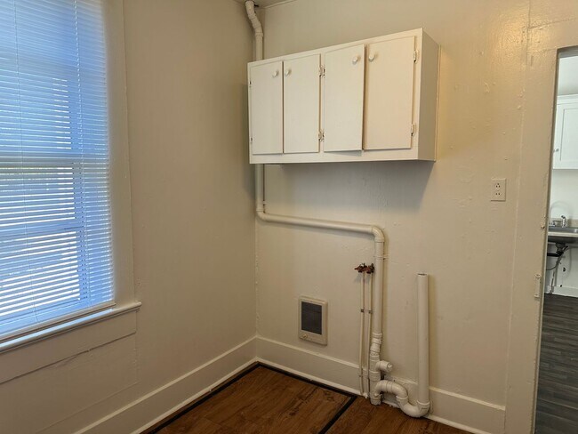 Building Photo - 614 SE Emigrant Ave
