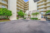 Building Photo - 3400 Cove Cay Dr