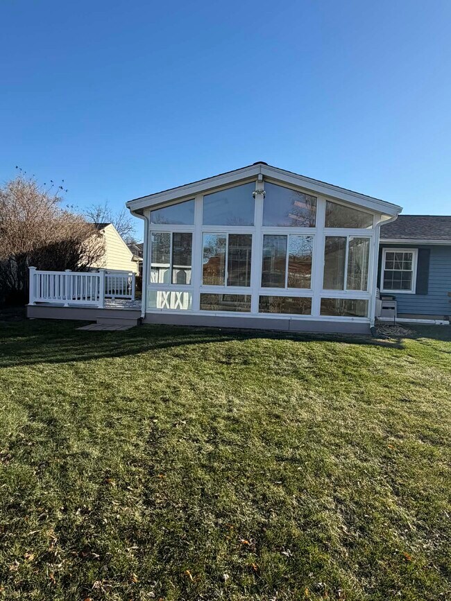 Building Photo - 1730 N Ridge Ave