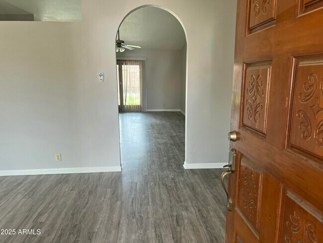 Building Photo - 543 W Pampa Ave