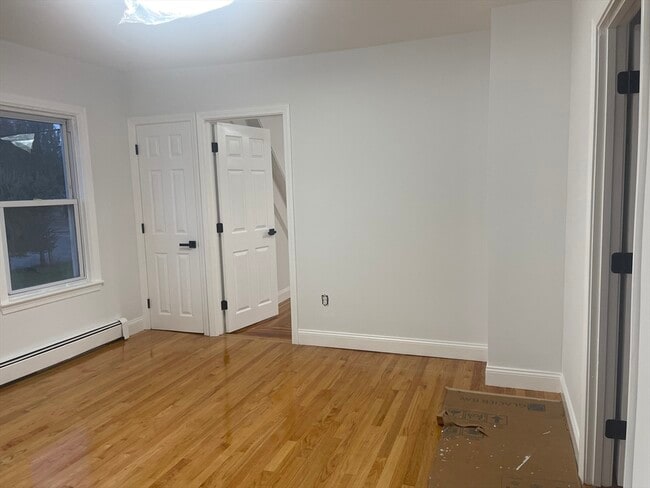 Building Photo - 324 Park St