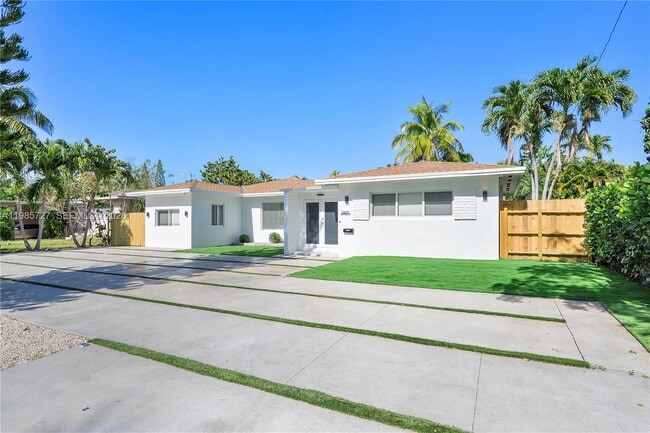 Building Photo - 10801 Peachtree Dr