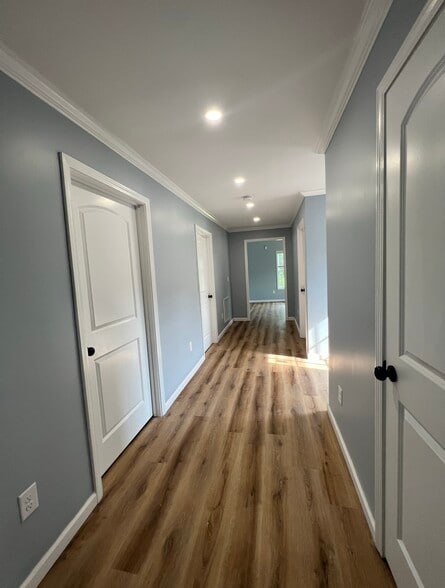 Building Photo - 400 McIver St