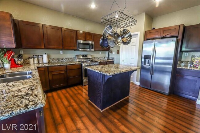 Building Photo - 2521 Stanwood Ave