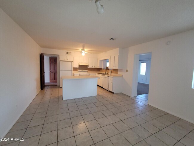 Building Photo - 1341 W Shannon St