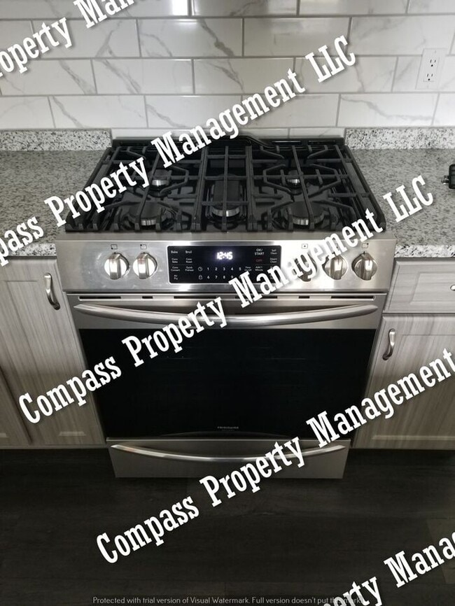 Building Photo - $1895 - 4 Bed, 2 Bath, 2 Car Garage - Lanc...