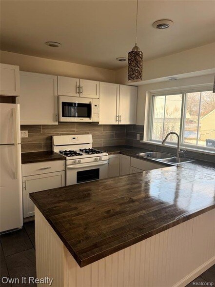 Building Photo - 641 E Brockton Ave