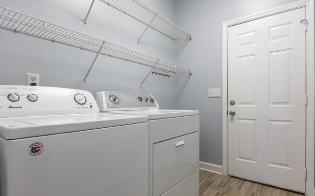 Building Photo - 4845 Waverly Ct