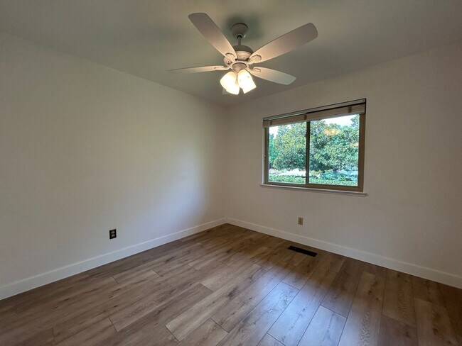 Building Photo - Spacious 4-Bedroom 2.5 Bath Single-Story H...