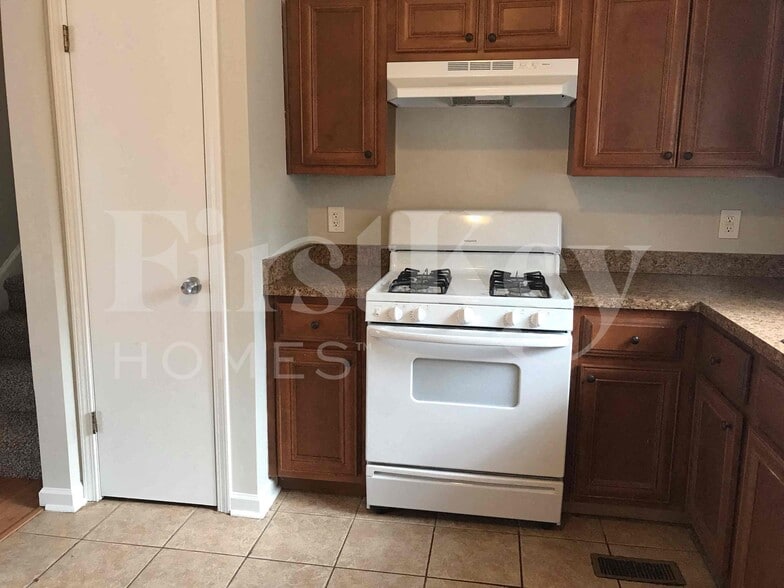 Building Photo - 1006 Hicksmil Ct SW