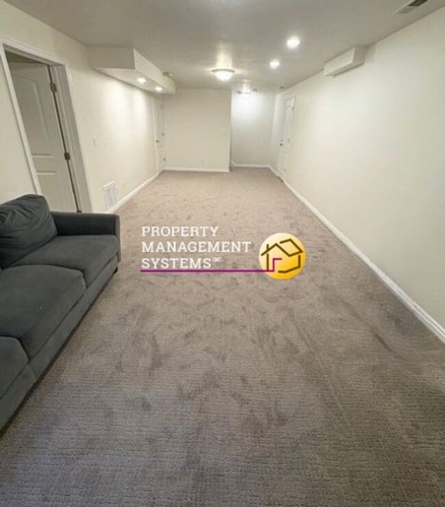 Building Photo - 5 Bedroom Home in Draper!