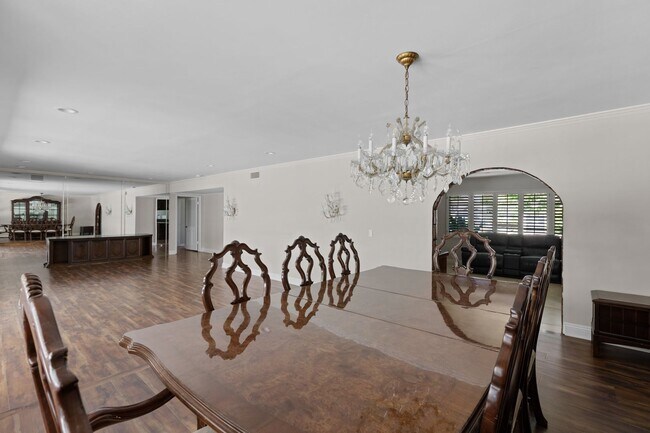 Building Photo - Welcome to this Beautiful Ranch-Style Home...