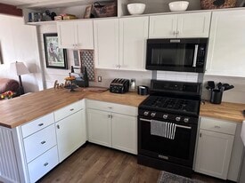 Building Photo - 1813 Bayview Ln