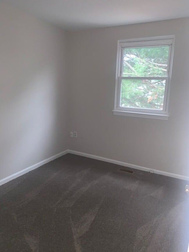 Building Photo - 3 Bedroom Townhome - Glen Burnie