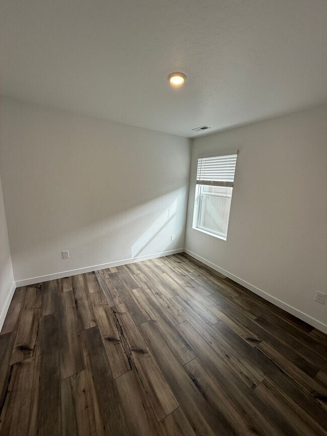 Building Photo - Beautiful 4 bed 2 Bath Home in Nampa