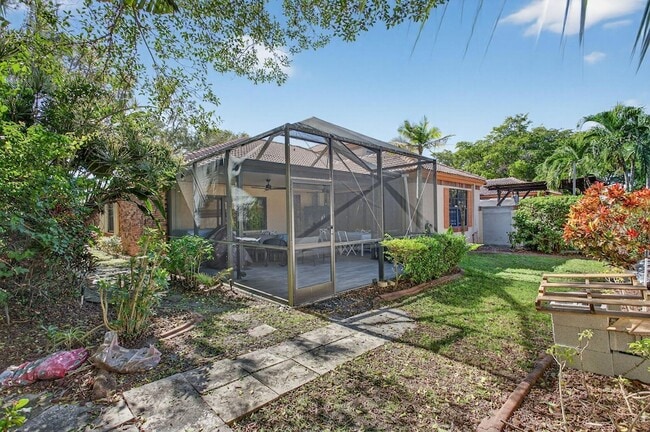 Building Photo - 11910 Glenmore Dr