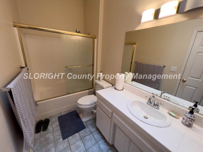 Building Photo - AVAILABLE MAY - 3 Bedroom / 2 Bathroom Paso Robles Home