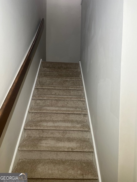 Building Photo - 2 Fairway Ln