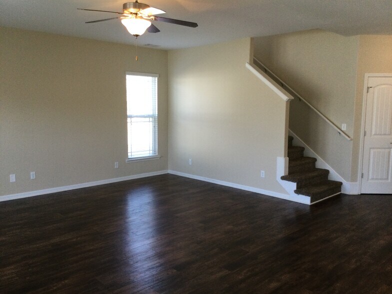 Building Photo - 173 Magnolia Dr