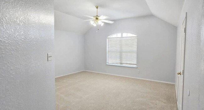 Building Photo - Amazing 4 b+2.5b Single family