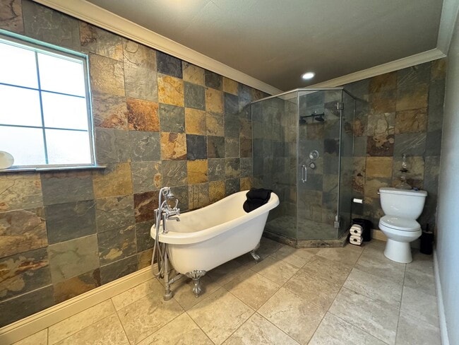 Building Photo - 114 Elmwood St