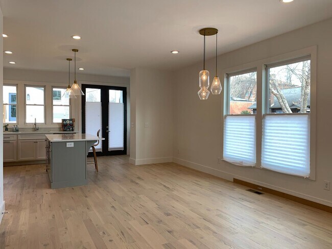 Building Photo - 523 Fatherland St