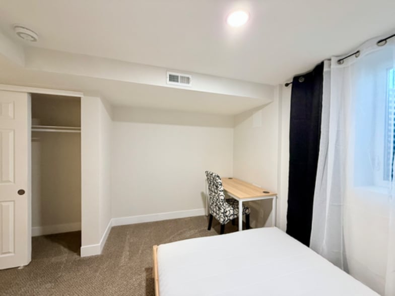 Building Photo - 9989 Dodge Dr