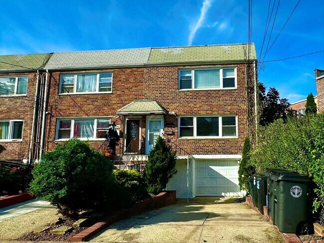 Building Photo - 72-43 66th Dr