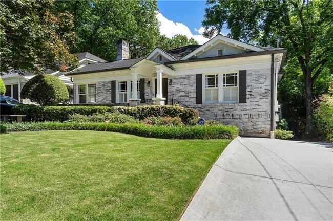 Building Photo - 663 Yorkshire Rd NE