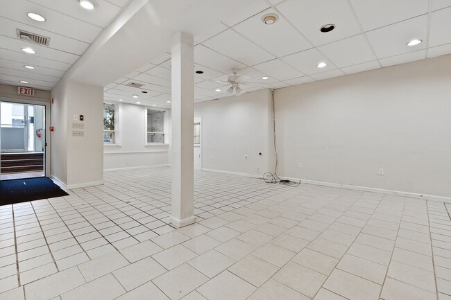 Building Photo - 277 Crown St