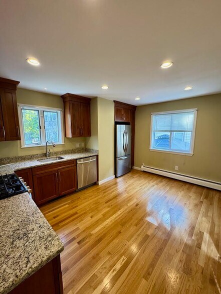 Primary Photo - 48 Dane St