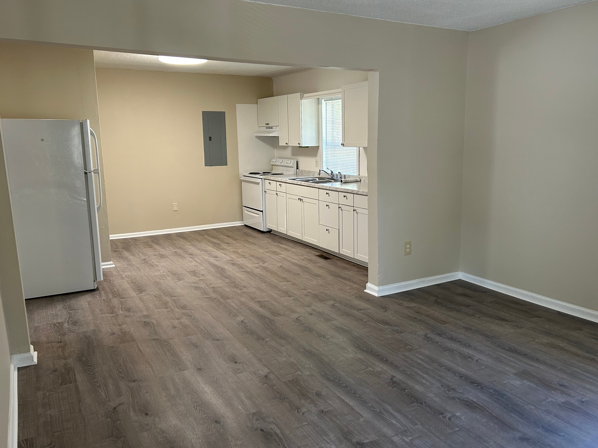 Kitchen - 522 Lee St