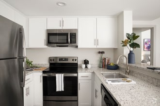 Building Photo - Avana Cliffside