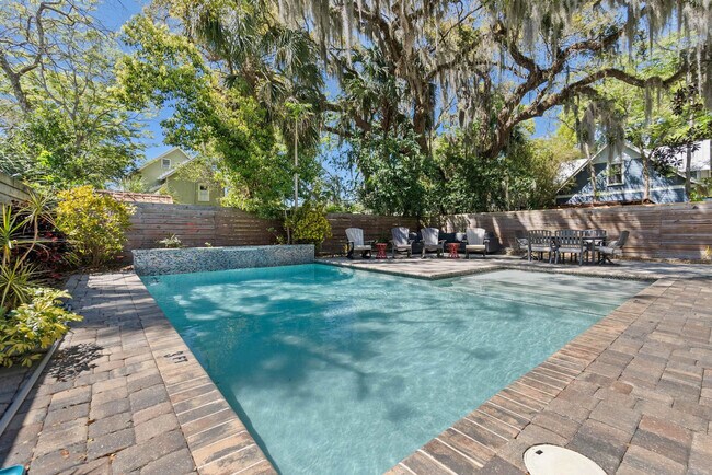 Building Photo - 76 Sanford St