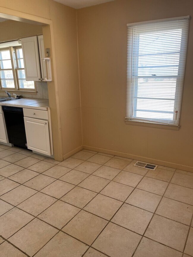 Building Photo - 1401 Yuma, Manhattan KS