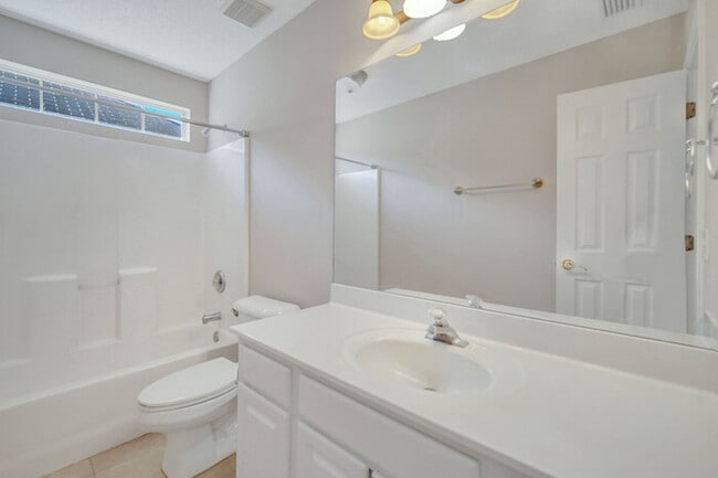 Building Photo - 125 Hopeland Dr