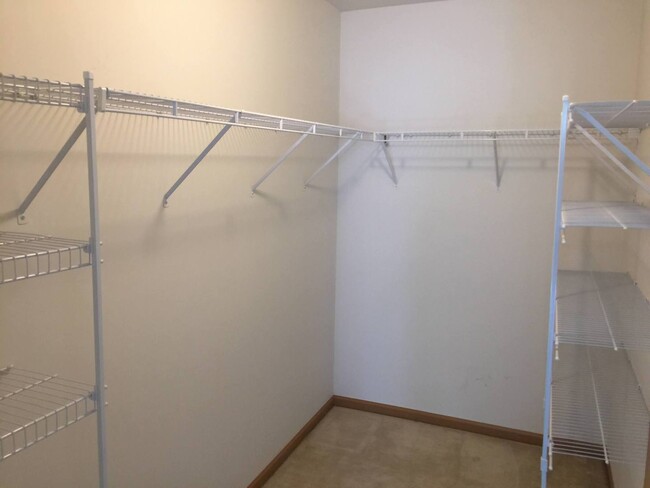 Building Photo - 525 Silverstone Dr