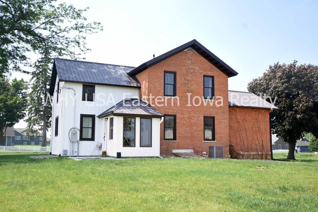 Building Photo - 942 W Main St